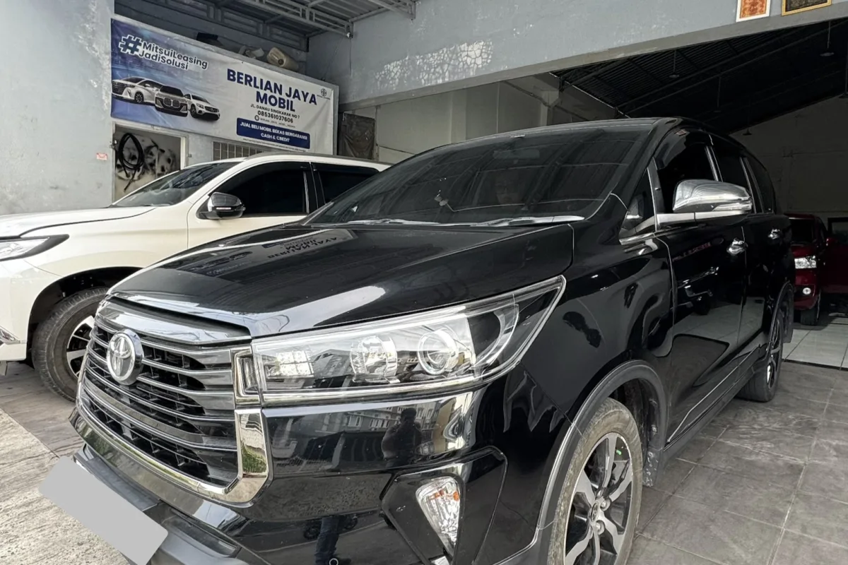 TOYOTA INNOVA VENTURER 2.4L 2021 dijual di Medan
