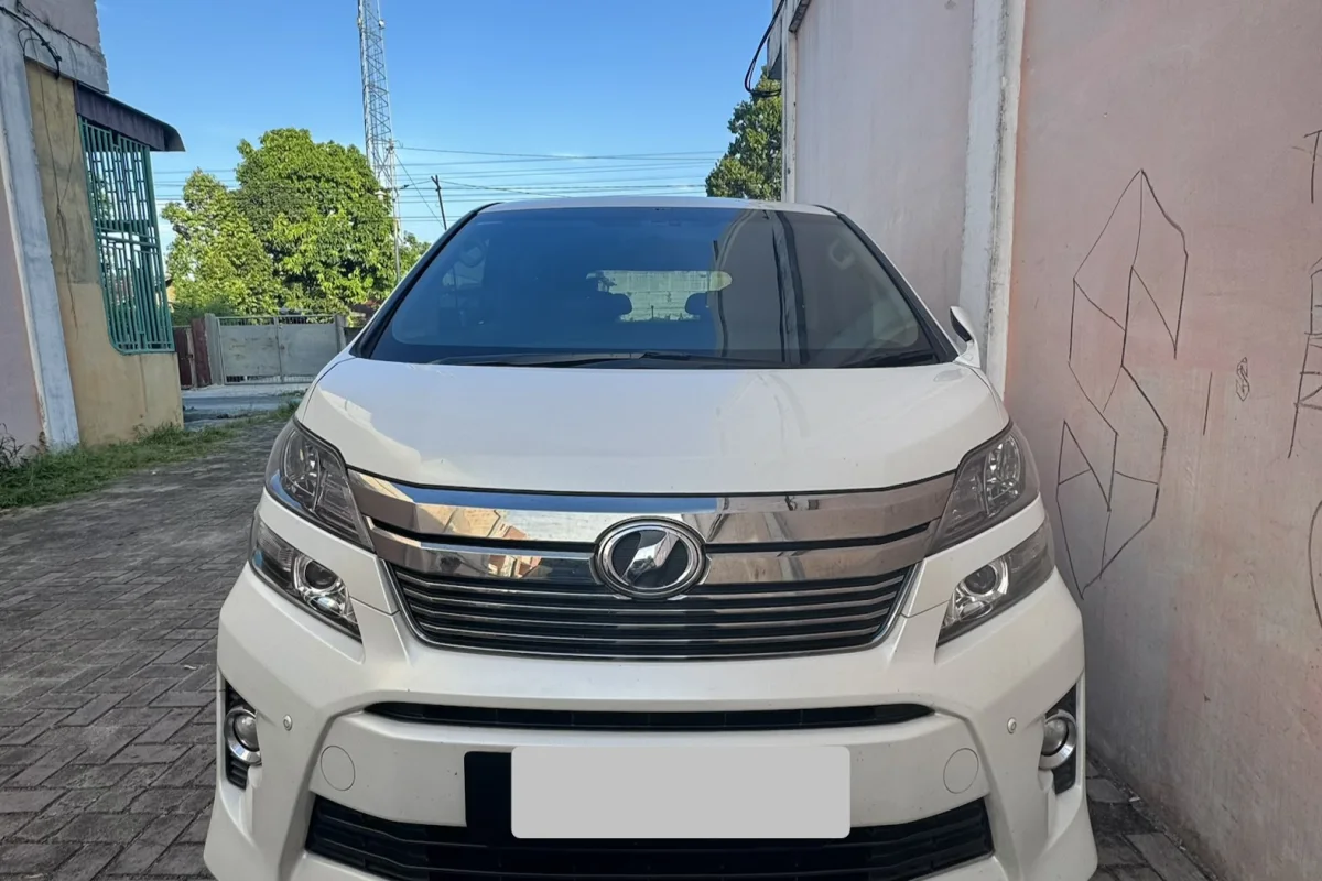 TOYOTA VELLFIRE 2.4L 2013 dijual di Medan